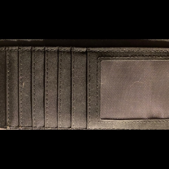 Ladies Nautica Wallet with ID Safe Protection - Picture 4 of 5